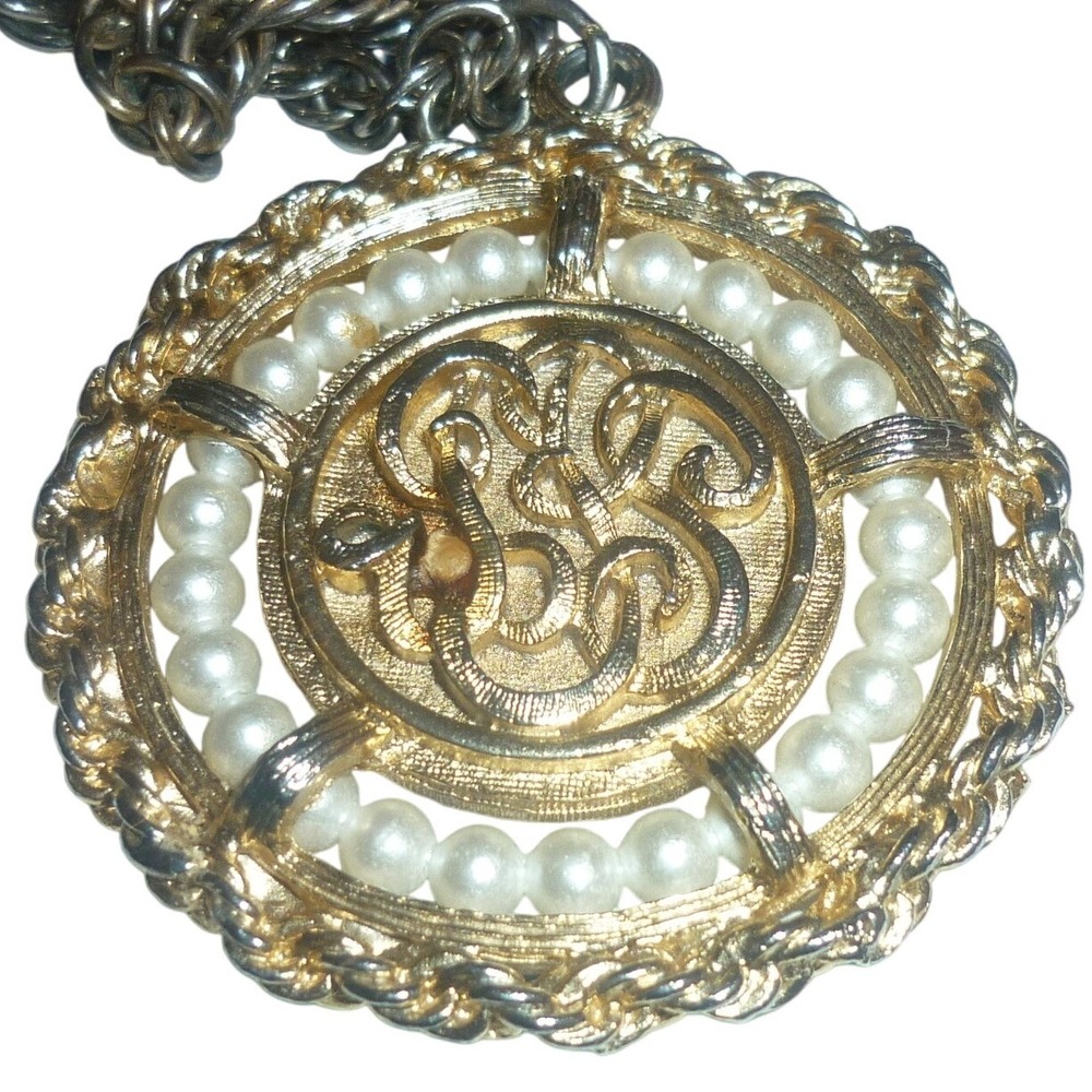 Vintage‎ Gold Tone Faux Pearl Monogram Medallion Pendant Necklace 18in Hook USA